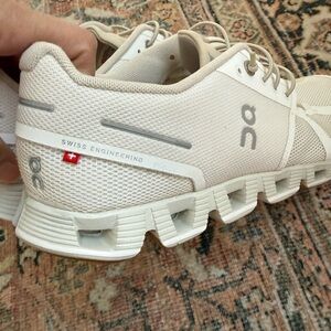 Women’s On Cloud Tennis Shoes Size 10